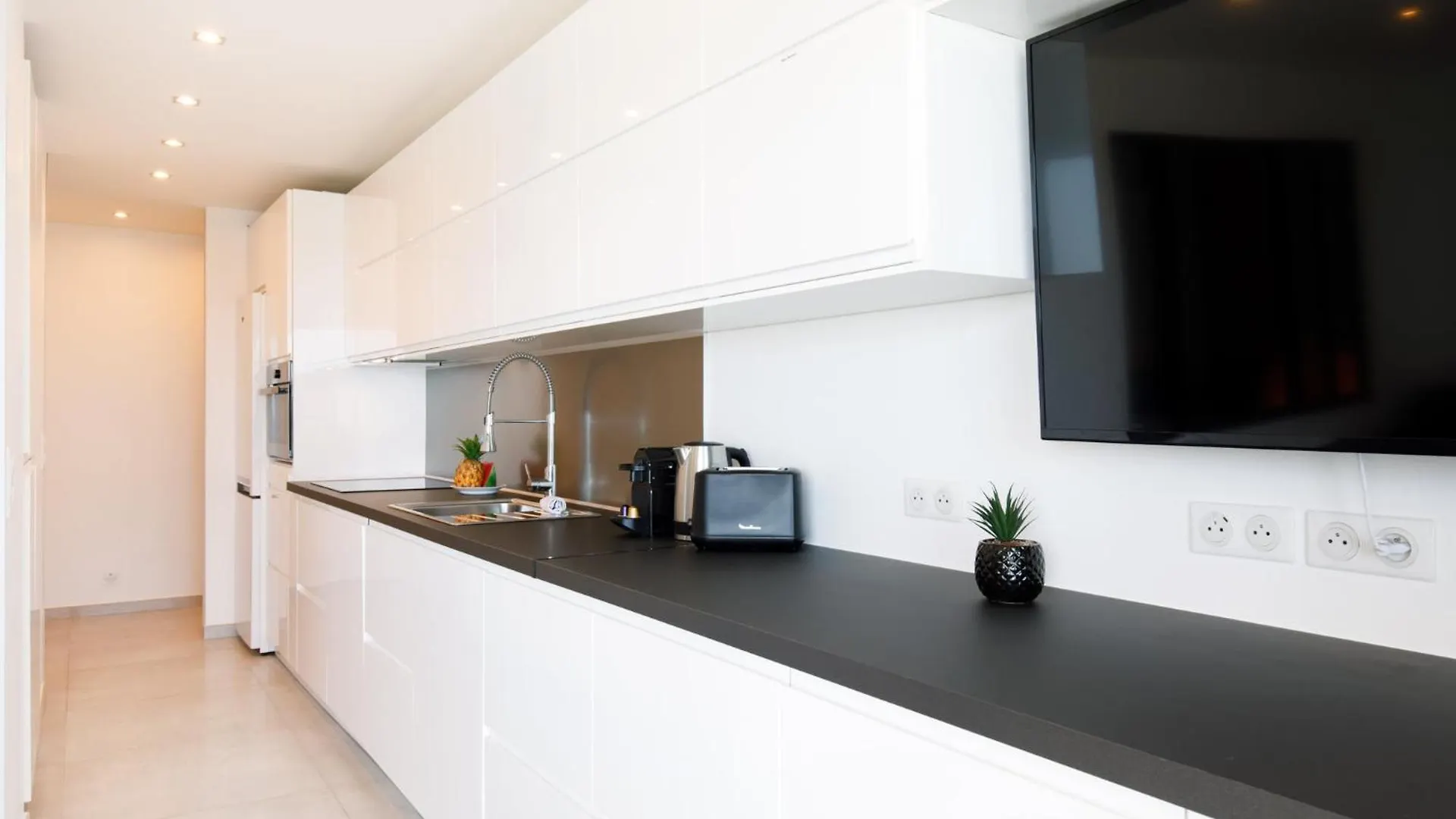 Fettolina Apartment Cannes 0*,  France